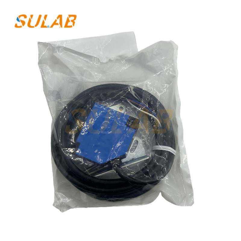 Schneider XUK1ARCTL2 Photoelectric Sensor with Reflex Detection System IP65 Protection and 7m Sensing Distance for Elevator Switch